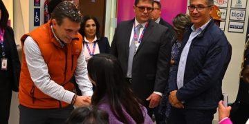 Banco FIE realizó la primera devolución de ahorros en dólares en su Oficina Regional de Potosí